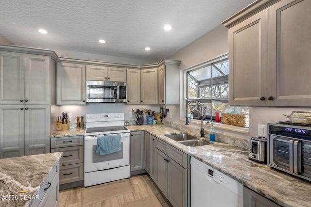 831 E 21st Avenue, New Smyrna Beach, FL 32169