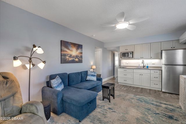 831 E 21st Avenue, New Smyrna Beach, FL 32169