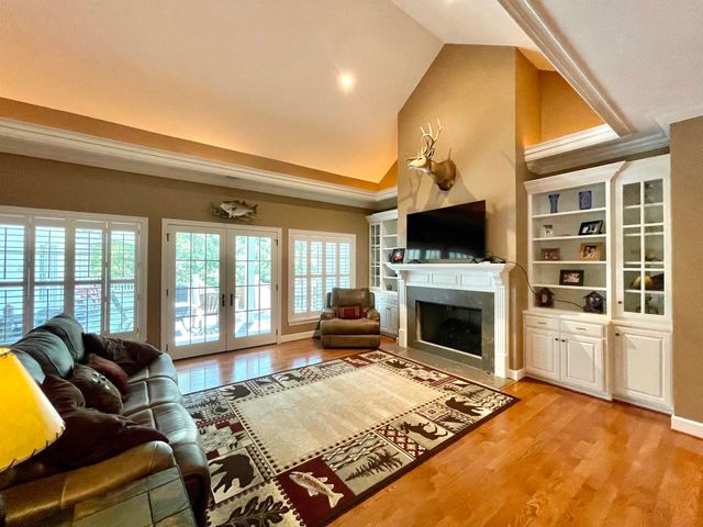 157 N Spring Street, Melbourne, AR 72556