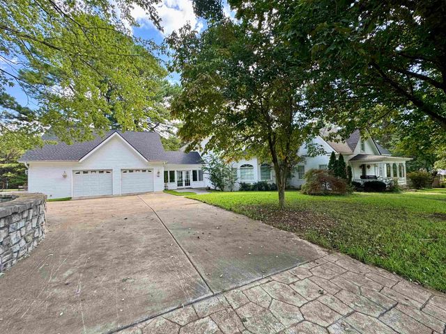 157 N Spring Street, Melbourne, AR 72556