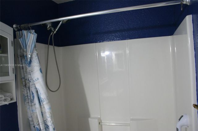 150 Peace Ave, Key Largo, FL 33037