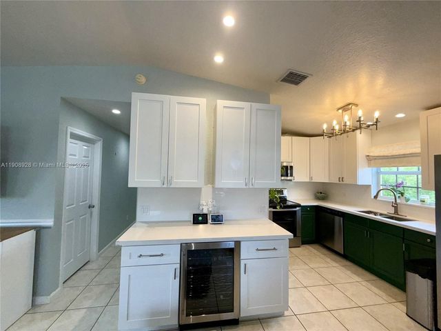 150 Peace Ave, Key Largo, FL 33037