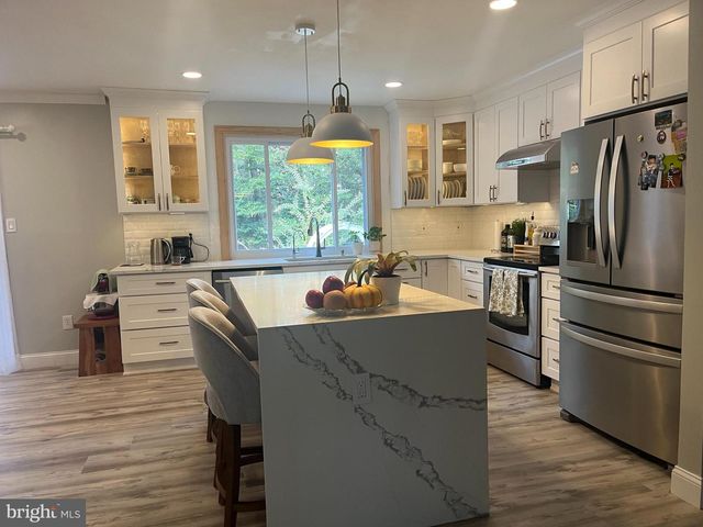 10320 COLLINGHAM DR, Fairfax, VA 22032