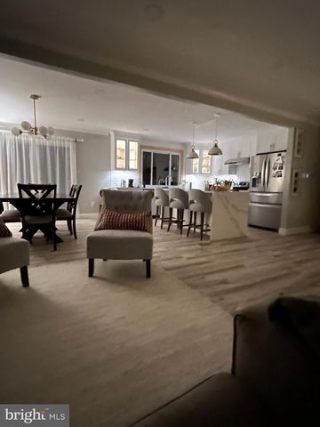 10320 COLLINGHAM DR, Fairfax, VA 22032