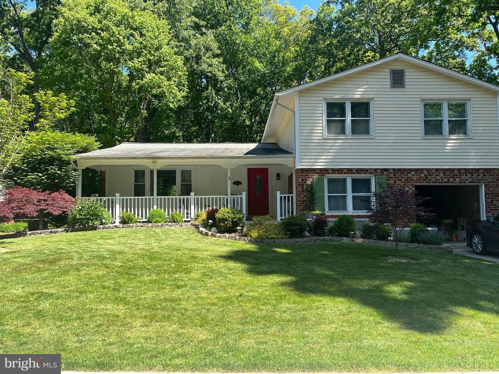 10320 COLLINGHAM DR, Fairfax, VA 22032