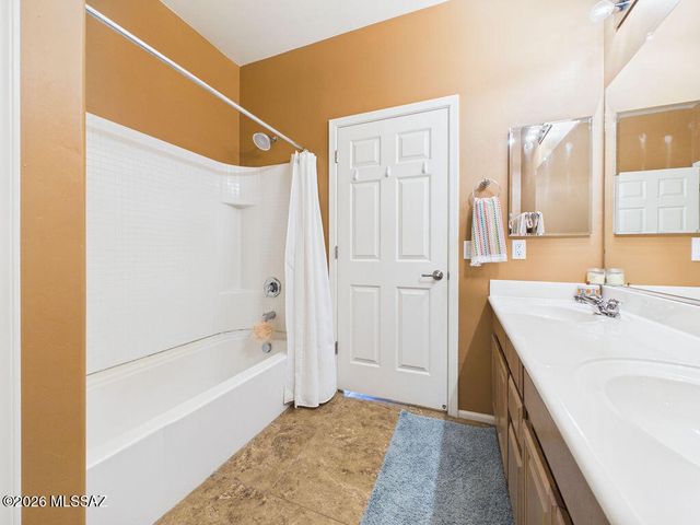 10484 S Cutting Horse Drive, Vail, AZ 85641