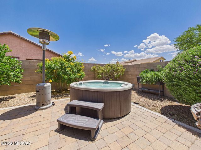 10484 S Cutting Horse Drive, Vail, AZ 85641