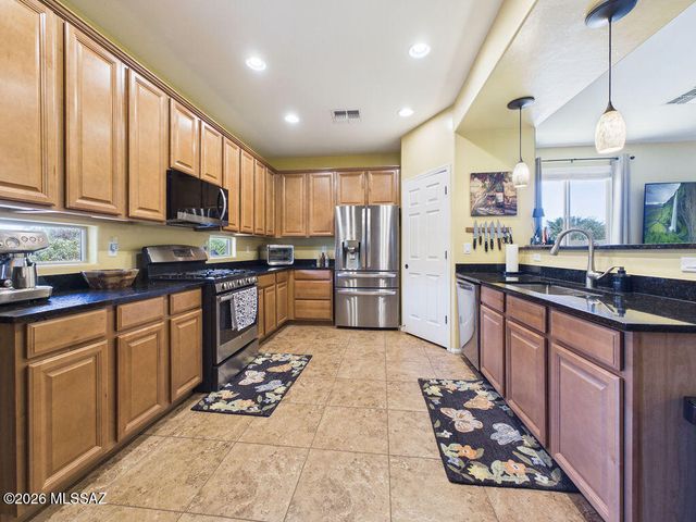 10484 S Cutting Horse Drive, Vail, AZ 85641