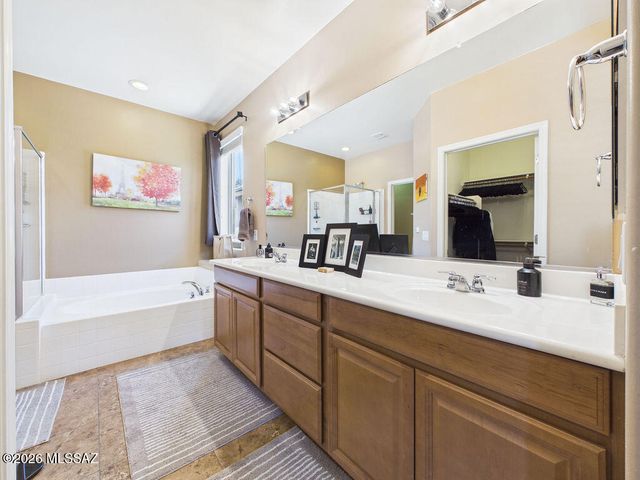 10484 S Cutting Horse Drive, Vail, AZ 85641