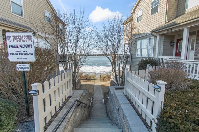 360 Promontory Lane D, Wauconda, IL 60084