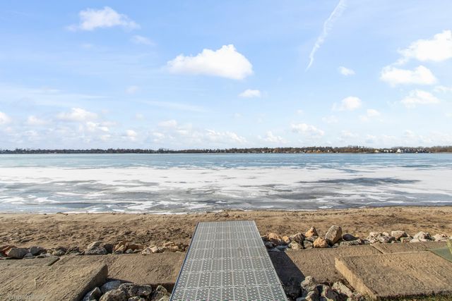 360 Promontory Lane D, Wauconda, IL 60084