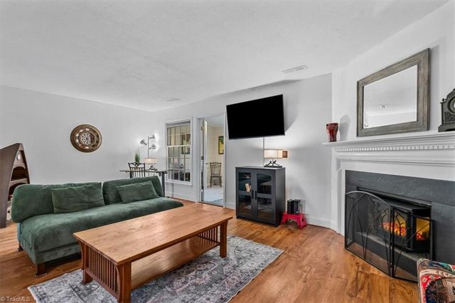 3313-B Regents Park Lane, Greensboro, NC 27455