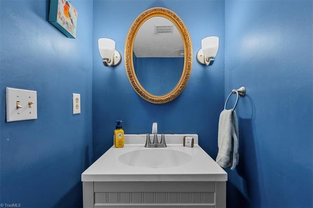 3313-B Regents Park Lane, Greensboro, NC 27455