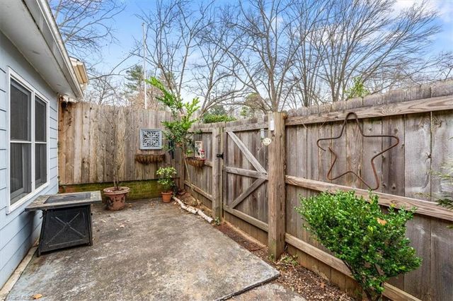 3313-B Regents Park Lane, Greensboro, NC 27455