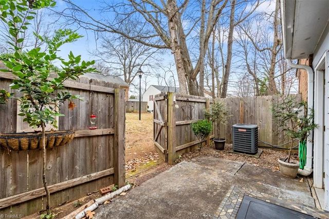 3313-B Regents Park Lane, Greensboro, NC 27455