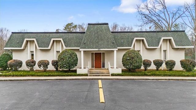 3313-B Regents Park Lane, Greensboro, NC 27455