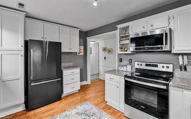 3313-B Regents Park Lane, Greensboro, NC 27455