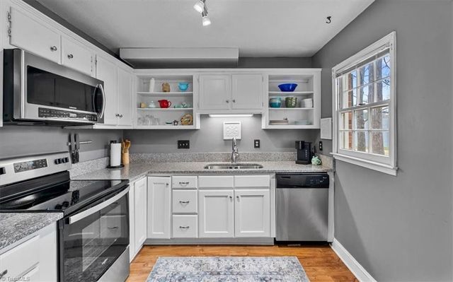 3313-B Regents Park Lane, Greensboro, NC 27455