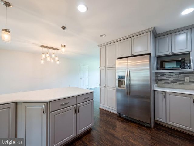 7108 ORDWAY RD, Centreville, VA 20121