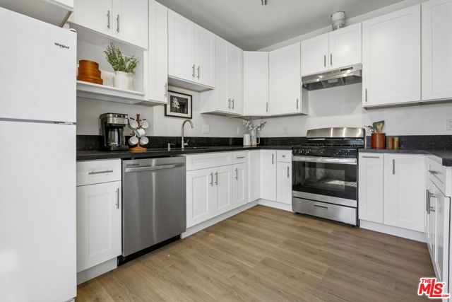 1125 N New Hampshire Avenue, Los Angeles, CA 90029