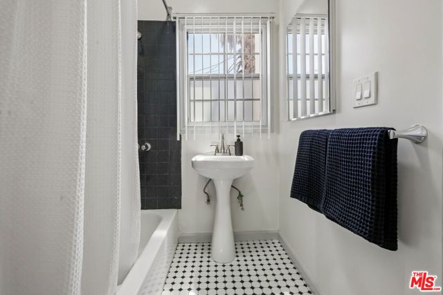 1125 N New Hampshire Avenue, Los Angeles, CA 90029