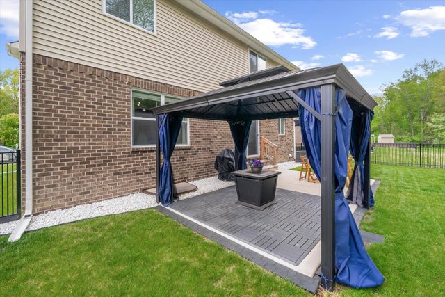 10344 Scarlet Oak Drive 13, Superior Twp, MI 48198