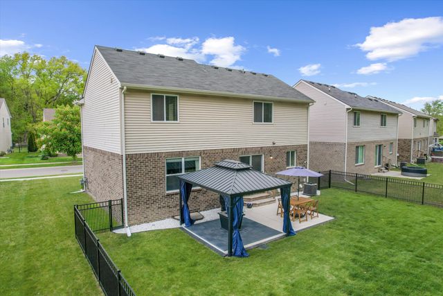 10344 Scarlet Oak Drive 13, Superior Twp, MI 48198