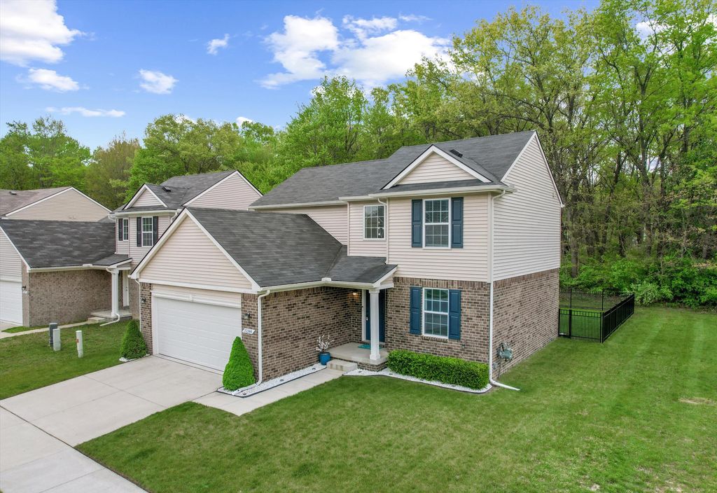 10344 Scarlet Oak Drive 13, Superior Twp, MI 48198