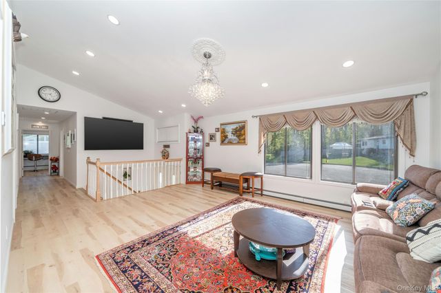 7 Birch Court, Orangeburg, NY 10962