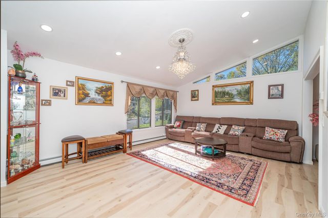 7 Birch Court, Orangeburg, NY 10962
