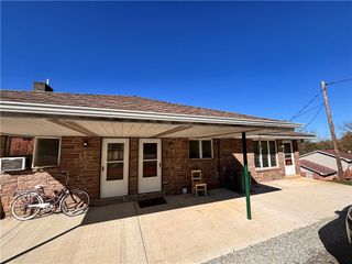 2695 W Chestnut St 2, Canton Twp, PA 15301