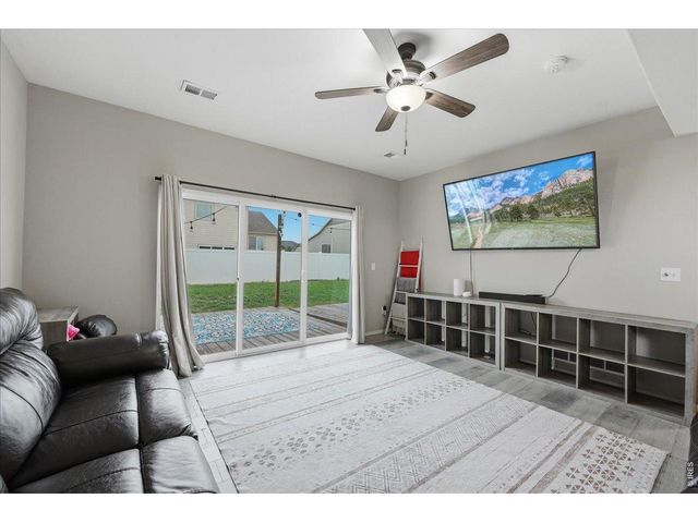 7447 Little Fox Ln, Wellington, CO 80549