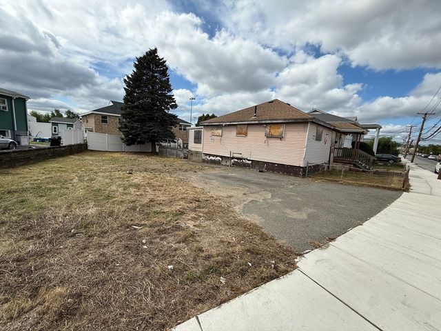 690 Washington Ave, Revere, MA 02151