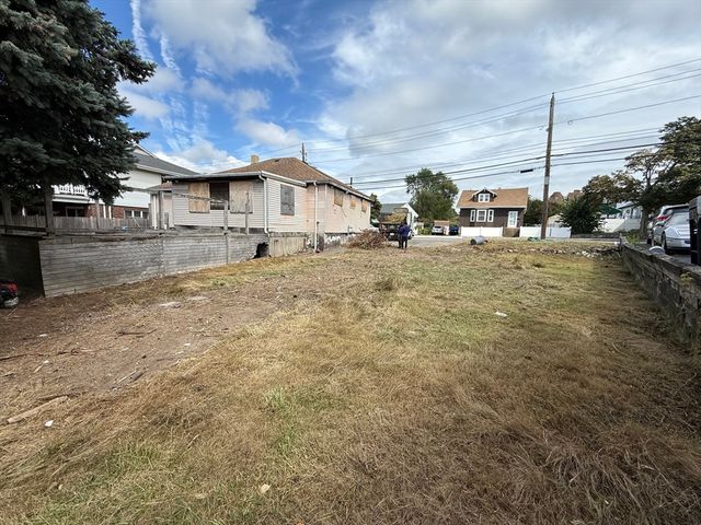 690 Washington Ave, Revere, MA 02151