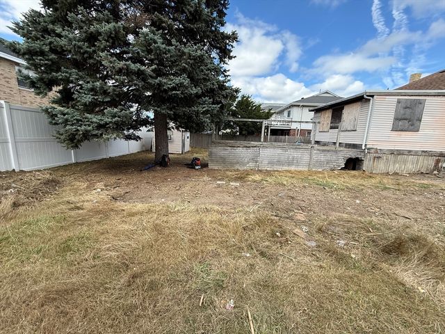 690 Washington Ave, Revere, MA 02151