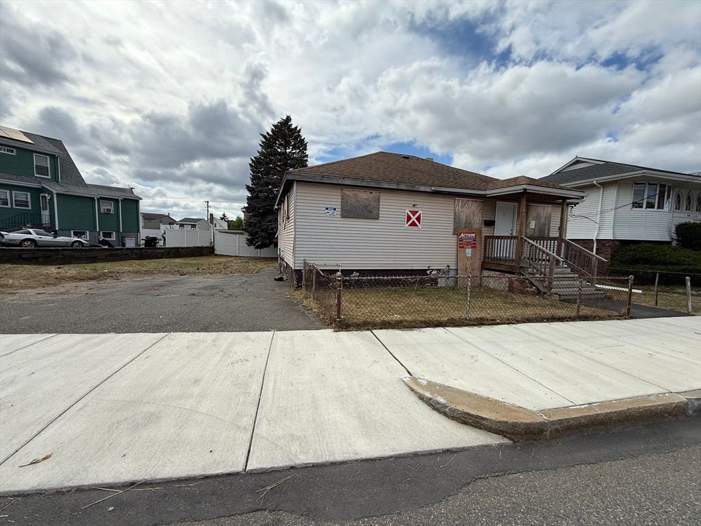 690 Washington Ave, Revere, MA 02151