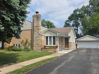 8418 W Crain Street, Niles, IL 60714