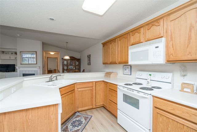 9433 Maple Lane, Johnston, IA 50131