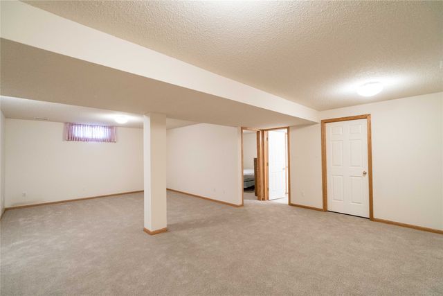 9433 Maple Lane, Johnston, IA 50131