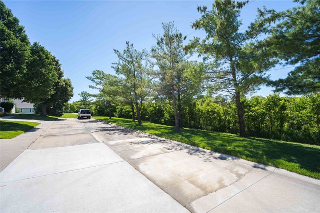 9433 Maple Lane, Johnston, IA 50131
