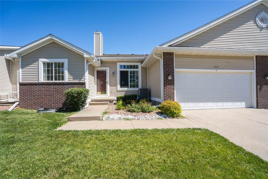 9433 Maple Lane, Johnston, IA 50131