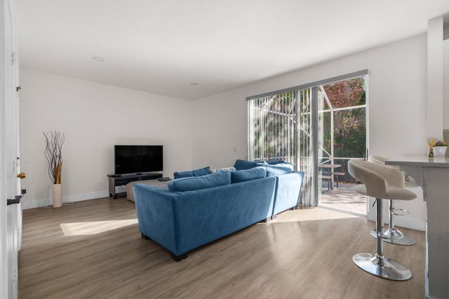 527 NW 87th Ln, Coral Springs, FL 33071