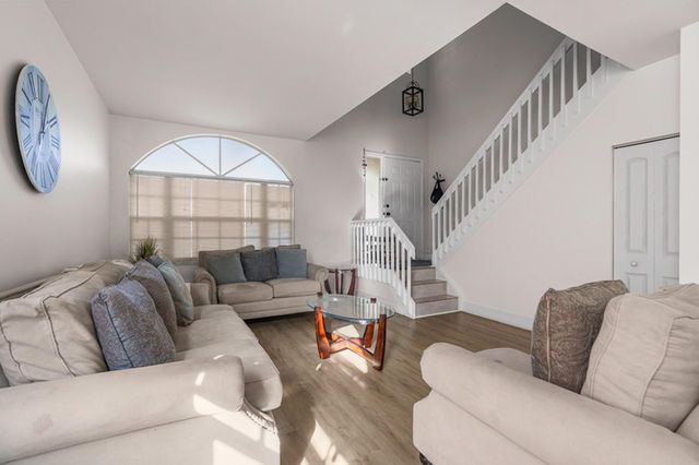 527 NW 87th Ln, Coral Springs, FL 33071