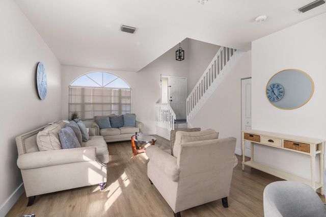 527 NW 87th Ln, Coral Springs, FL 33071