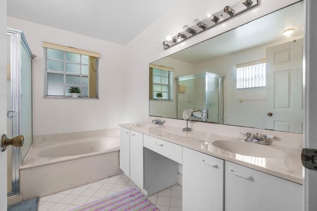 527 NW 87th Ln, Coral Springs, FL 33071