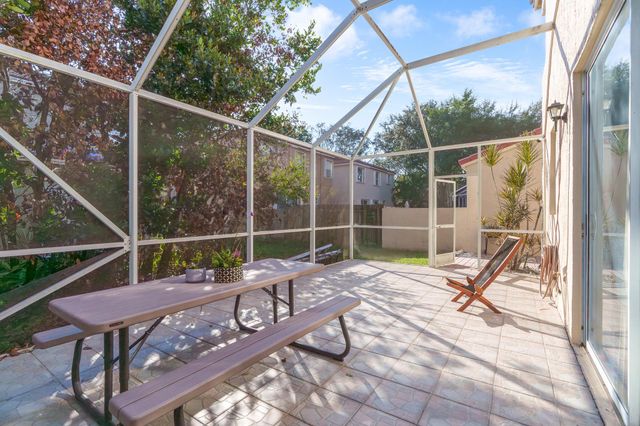 527 NW 87th Ln, Coral Springs, FL 33071