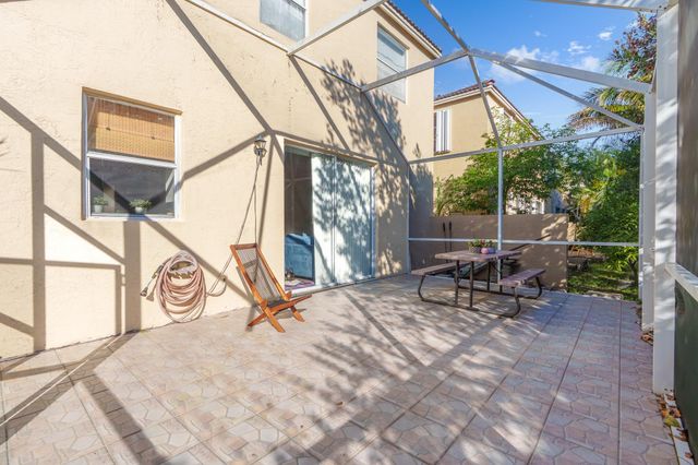 527 NW 87th Ln, Coral Springs, FL 33071