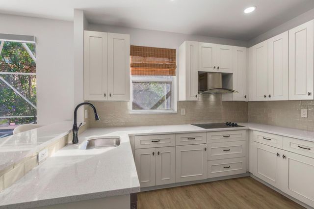 527 NW 87th Ln, Coral Springs, FL 33071