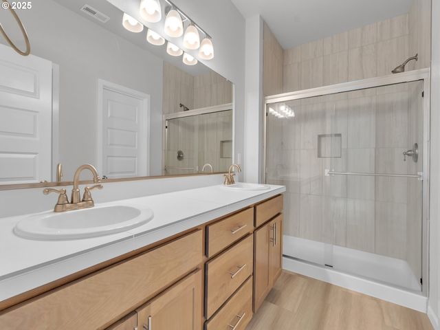 893 E CLEVELAND St, Carlton, OR 97111