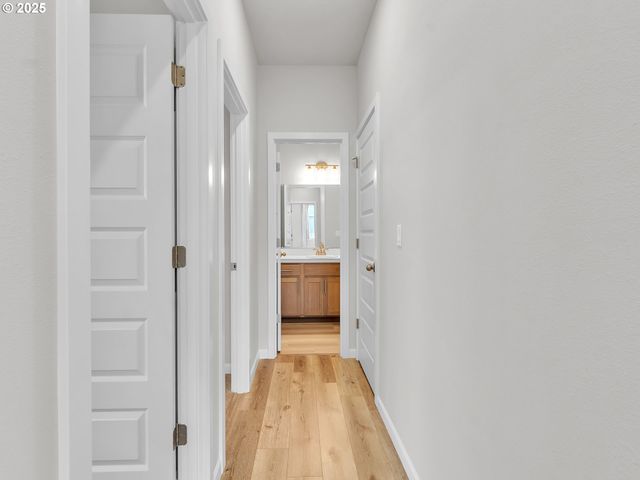 893 E CLEVELAND St, Carlton, OR 97111